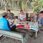 Babinsa Koramil 04/PP Imbau Warga Desa Perkebunan Sungai Lala Waspada Banjir Saat Musim Penghujan IMG-20260520-WA0012