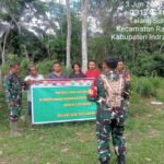 Babinsa Koramil 04/PP Serma Ari Sucipto Beserta Rekan-rekan Babinsa Rutin Melaksanakan Patroli Karhutla di Wilayah Binaan Guna Cegah Kebakaran 1780458311-picsay