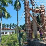 Wujud Kepedulian dan Kemanunggalan, Babinsa Koramil 04/PP Bantu Pengecoran Tiang Masjid Nurul Iman di Desa Pondok Gelugur 1780539830-picsay